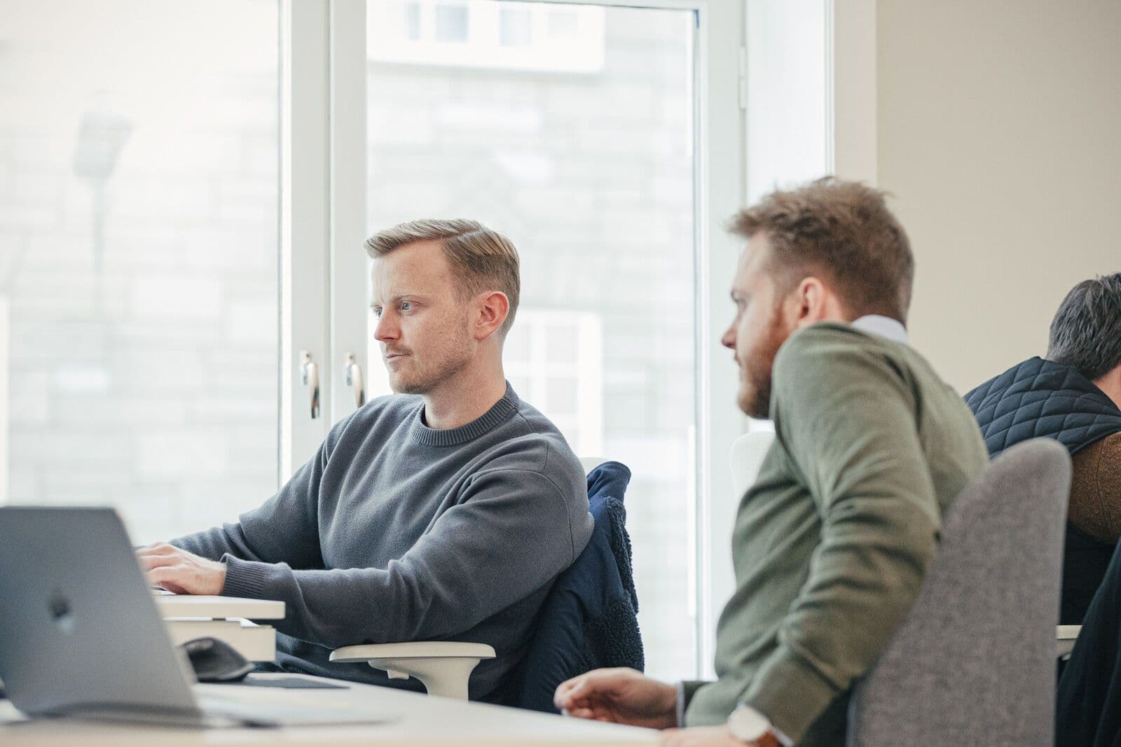 Tips til ledere: Hvordan bruke ChatGPT og generativ AI uten å miste tillit